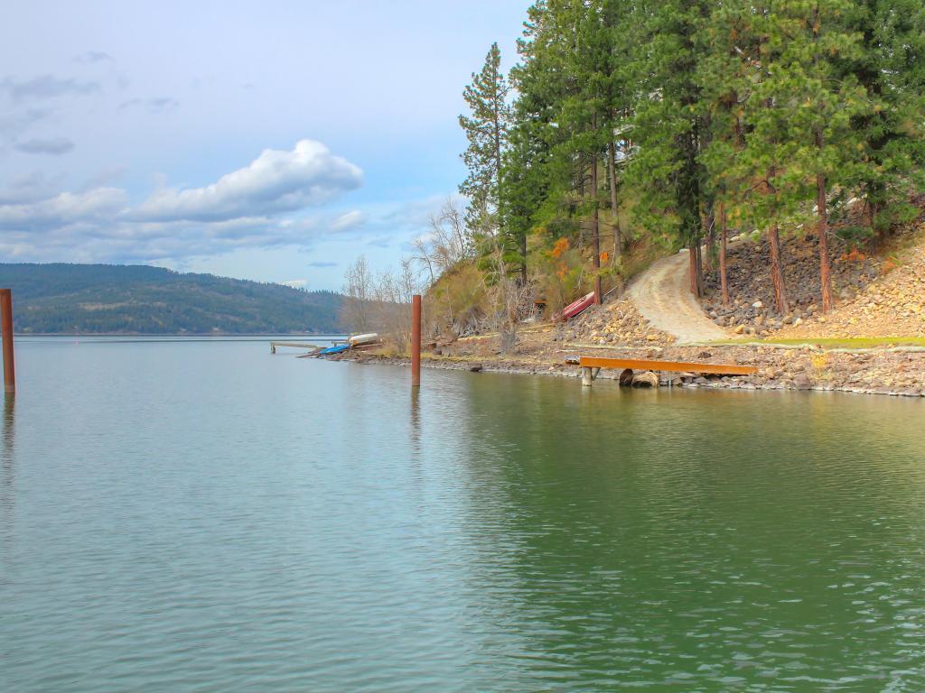 Отель Beautiful Lake Coeur D'Alene Cabin On The Bay Mica Номер фото